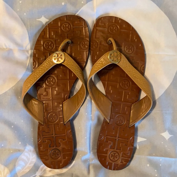 Tory Burch Shoes - Tory Burch sandals/flip flops. Tan/camel. Size 9.